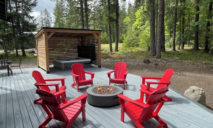 Packwood Cabina | Cozy 3BD Chalet - Hot Tub & Game Room - Mt Rainier