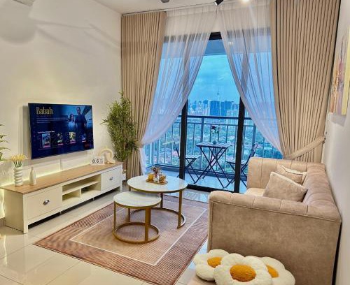 Sentul Pasar Apartamento | Cozy 3BR Apartment with KLCC View near Batu Caves & Free Parking