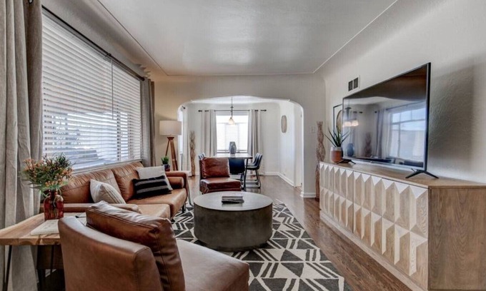 Barths Casa | Cozy 3BR Home w/King Bed & Backyard - Dog friendly