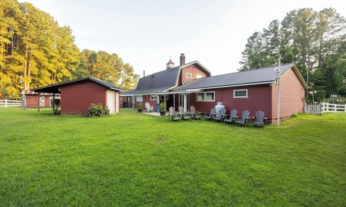 Skippers Casa | Cozy 3BR Lake House | Firepit, Pier and Pet-Friendly