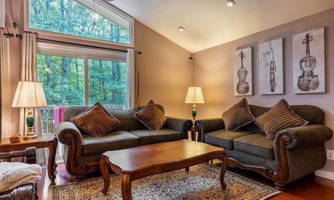 Livingston Casa | Cozy 3Br Lake Retreat with Backyard & Fire Pit