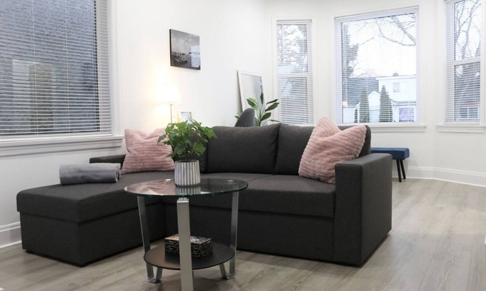St. James Casa | Cozy 3BR near Airport/DTown/Mall