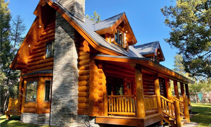 Seeley Lake Cabina | Cozy 4-bedroom Cabin, Sleeps 9, in beautiful Seeley Lake
