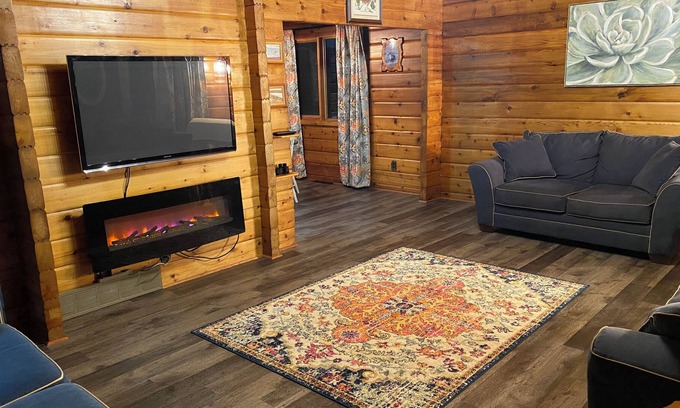 Torrington Casa | Cozy 4 bedroom cabin on secluded, charming farm