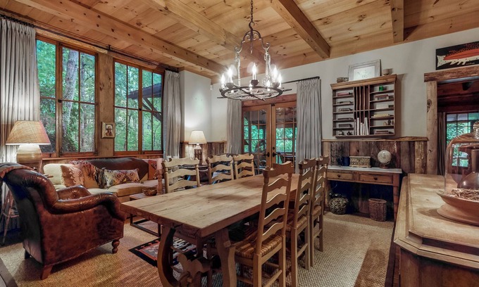 Lake Sequoyah Cabina | Cozy 4-bedroom cabin - 4 Minutes from Downtown Highlands