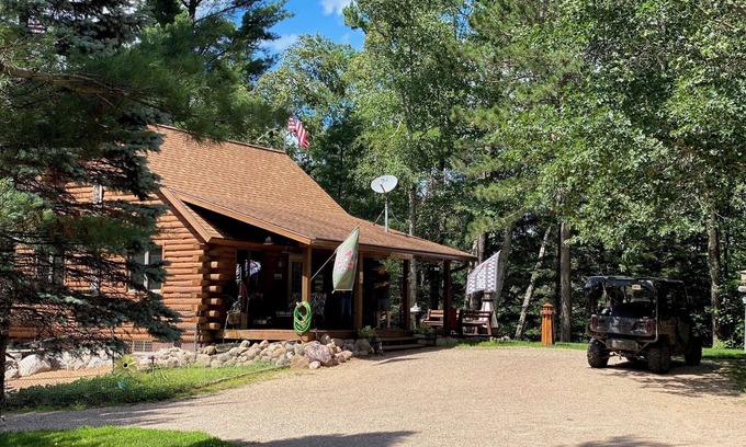Suring Cabina | Cozy 4-bedroom cabin with AC and WiFi on 20 acres overlooking a private pond
