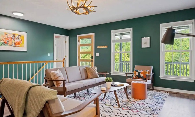 Elkton Cabaña | Cozy 4-bedroom cottage ~5min from Shenandoah National Park