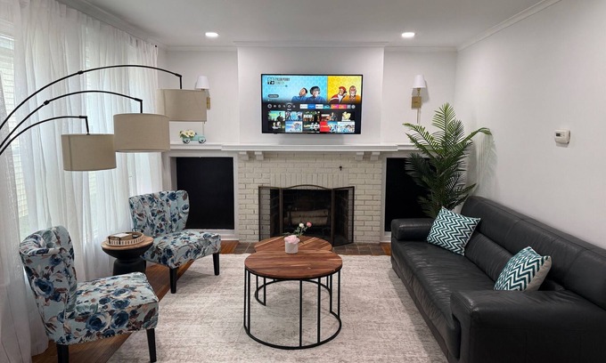 Utica Casa | Cozy 4-bedroom house in South-Utica!