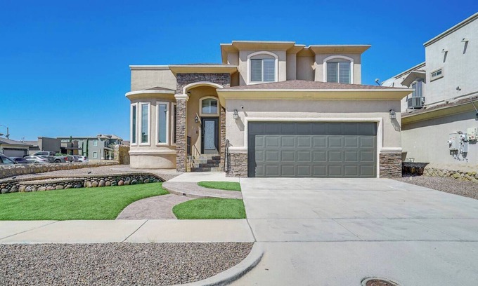 Biggs Field Casa | Cozy 4-bedroom house in El Paso near Oasis water park and Ft. Bliss