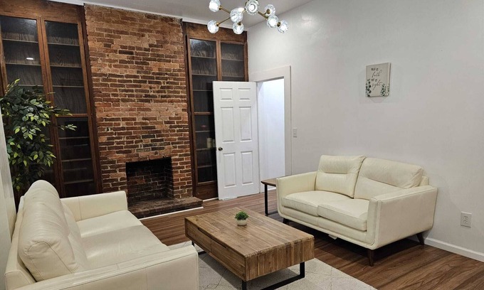 Elizabeth Casa | Cozy 4-bedroom house in delightful Elizabeth with AC, WiFi