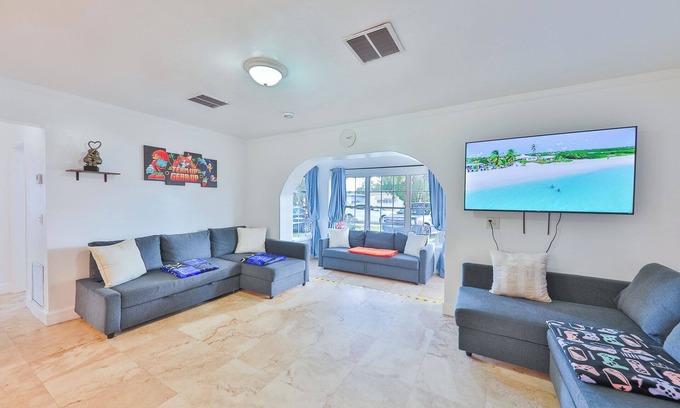 Highland Garden Casa | Cozy 4-bedroom house in enjoyable Hollywood with AC, WiFi