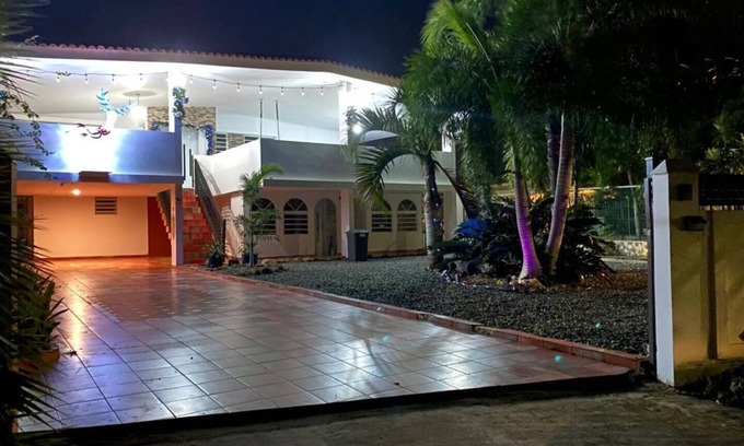 Coto Casa | Cozy 4-bedroom house with WiFi and AC in enchanting Isabela
