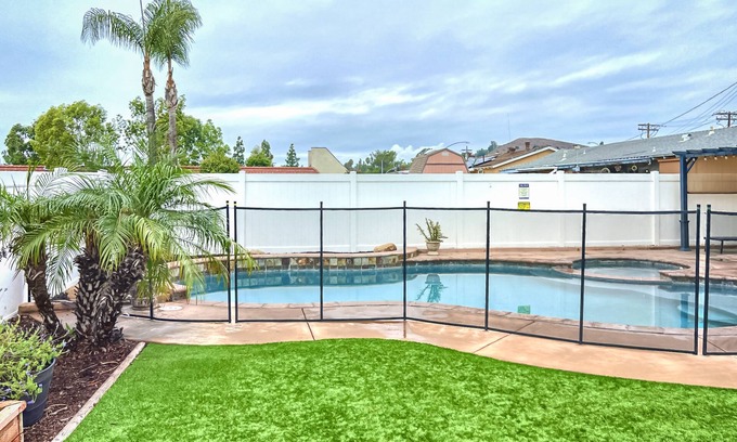 Carlton Hills Casa | Cozy 4 Bedroom house with Jacuzzi and Pool