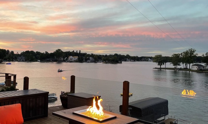 Lake Orion Cabaña | Cozy 4 bedroom lakefront cottage on Lake Orion with the best views!