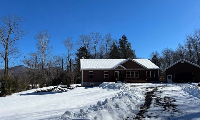Elka Park Cabina | Cozy 4-bedroom cabin with Pool & Hot Tub in Enchanting Elka Park