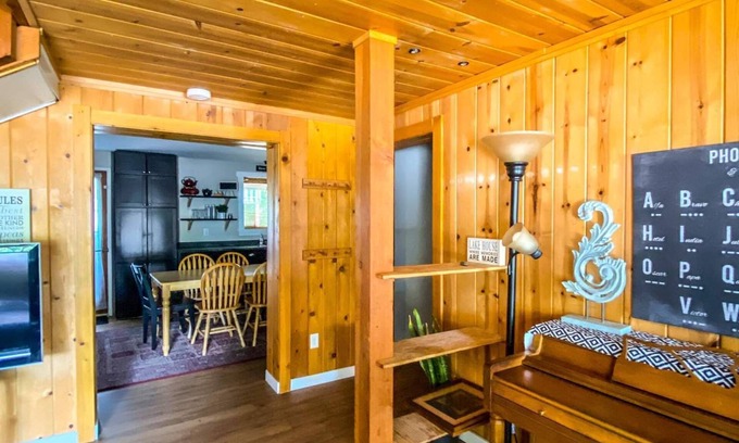Wofford Heights Cabina | Cozy 4 Bedroom Cabin by the Lake
