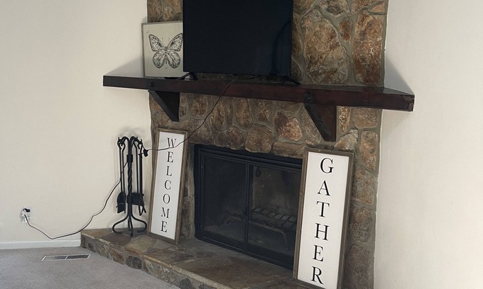 North Augusta Casa | Cozy 4 bedroom with spiral staircase and fireplace