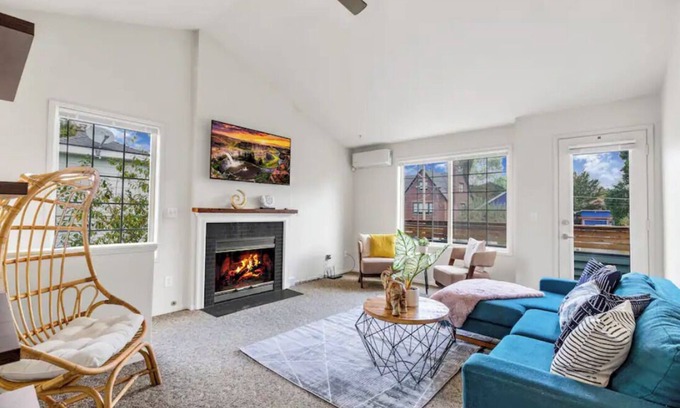 Whittier Heights Casa | Cozy 4 beds Ballard House w/Private Yard & Balcony
