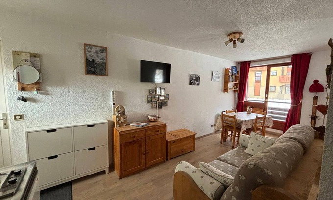 Lanslevillard Apartamento | Agradable apartamento para 4 con balcón en Val Cenis