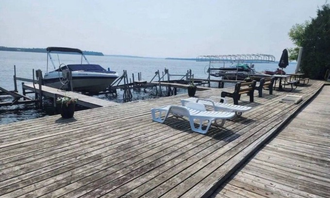 Victoria Road Cabaña | 4 Season Cottage by Balsam Lake - 2 Bedrooms 1 Bathroom