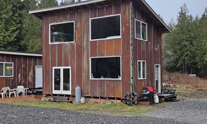Darrington Cabina | Cozy 40 Acre Homestead Cabin w/ 360 Views + Soaker Tub!