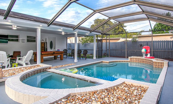 West Hollywood Casa | Cozy 4bed/2bath home with heated pool & Jacuzzi