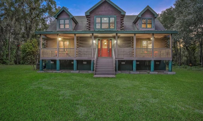 Florahome Apartamento | Cozy 4BR Cabin on 11 acres with pool, BBQ & patio!