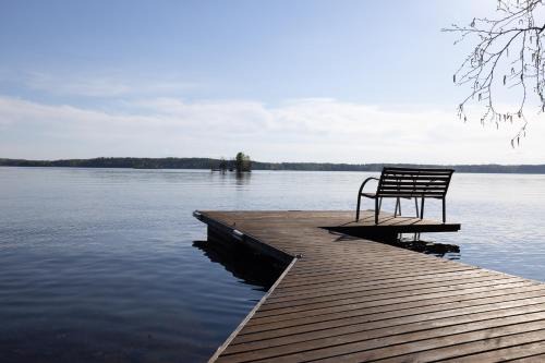 Asikkala Apartamento | Cozy 4BR Lakeside Cottage with Sauna & Outdoor Grill
