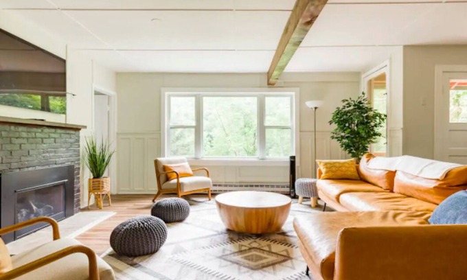 Shandaken Cabina | Cozy 4br Retreat, Fire-pit, Hot-Tub, Hiking- Seasonal Heated/Saltwater Pool