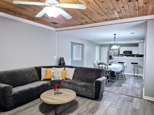 Buford Casa | Cozy 5-Bedroom Home with Spacious Deck