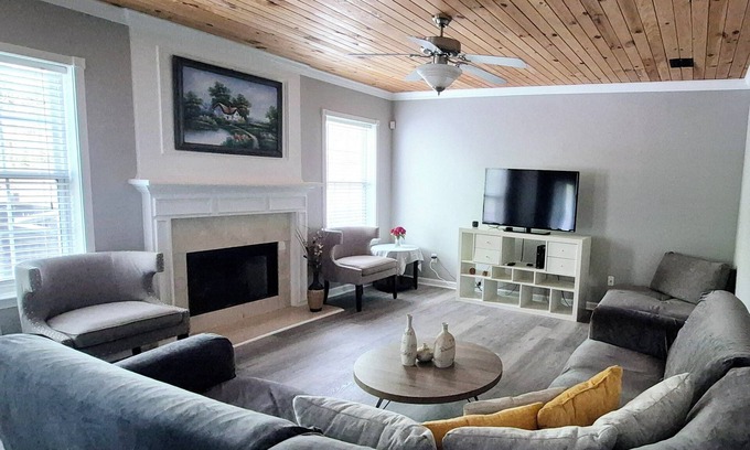 Buford Casa | Cozy 5-bedroom Home with Spacious Deck
