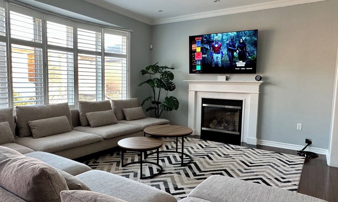 Meadowvale Village Casa | Cozy 5 Bedroom House in Mississauga, On