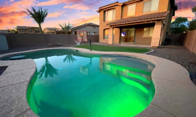 Villago Casa | Cozy 5-Bedroom Oasis with a Pool