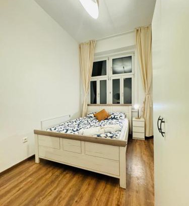 Liesing Apartamento | Cozy 5 BR Shared Apartment for 10P 10-Min to Kaufpark Alterlaa