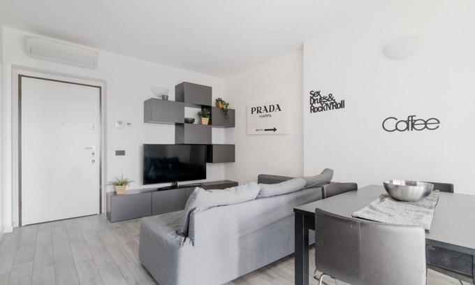 Gallaratese Apartamento | GuestHost - Bonola M1 Balcony Apartment
