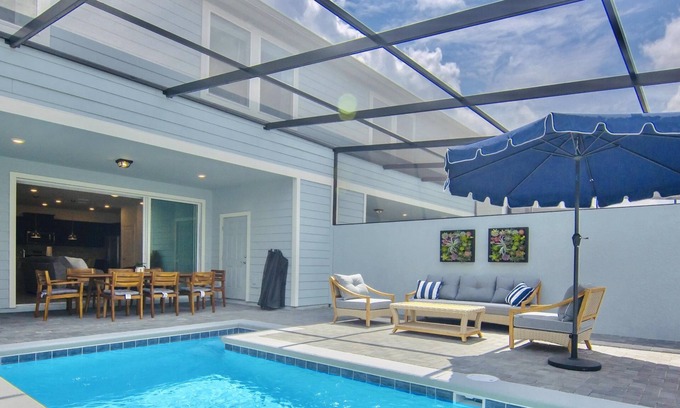 Davenport Casa | Cozy 5BD/4.5BH - w/private POOL 8mi from Disney!