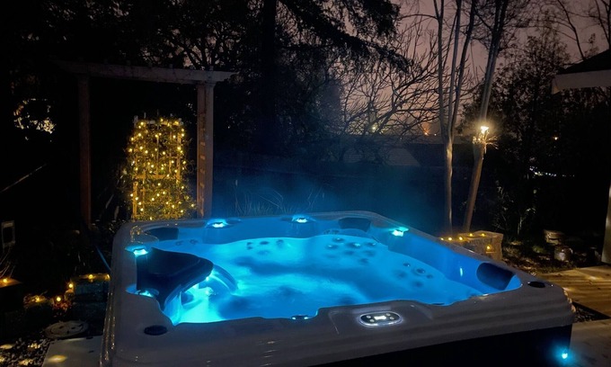 Represa Casa | Cozy 5BR Ranch Home with Hot Tub in Quiet Folsom Neighborhood