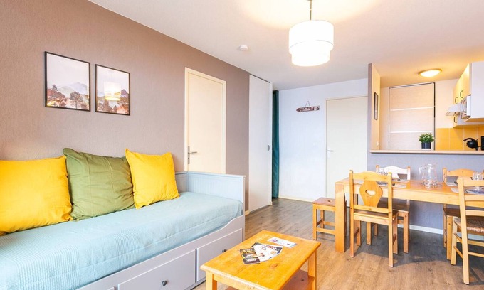 Germ Apartamento | Apartamento acogedor para 6 con terraza, cerca de transporte, estacionamiento gratuito y ventajas de esquí