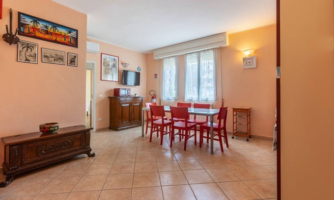 Lido degli Estensi Apartamento | Lido Degli Estensi Flat con Balcone e Parcheggio!