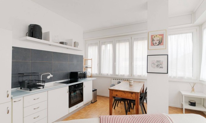 Barona Apartamento | Cozy 78 sqm apartment, able to accommodate up to 4 people, located on the first floor of a building with lift.The property is located 650m from the Famagosta stop of the green metro line M2, which allows you to reach Piazza Duomo, Central Station and Gar