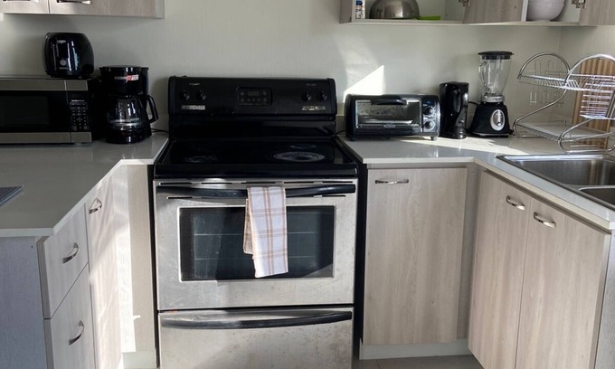 Portmore Casa | Cozy 8-Person Retreat In Gated Community Near Shops & Beaches!