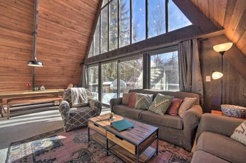 Wilmington Casa | Cozy A-Frame Cabin with Pool Table 8 Mi to Mt Snow!