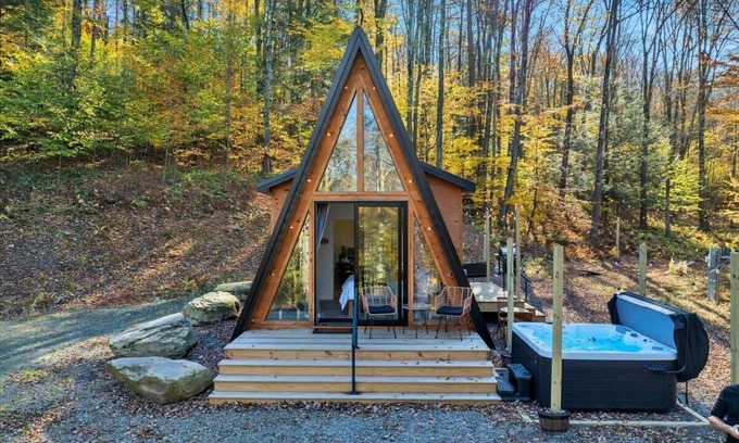 Damascus Cabina | Cozy A-Frame | Hot Tub, Fire Pit & Pet-Friendly