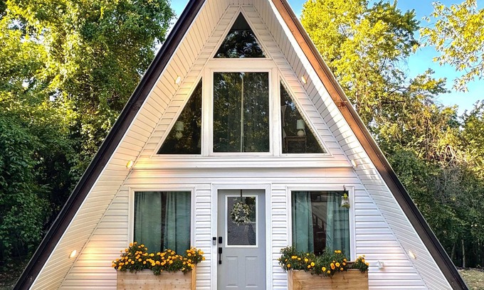 Rogers Cabina | Cozy A-Frame Retreat by Beaver Lake, Minutes from Downtown Rogers