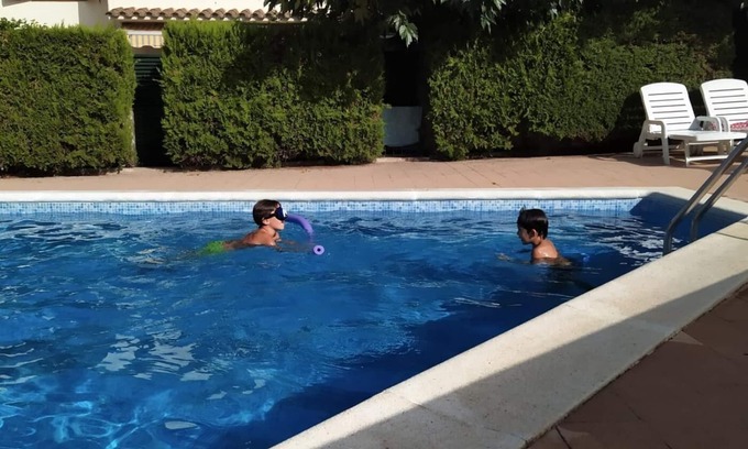 L'Escala Cabaña | Acogedora y céntrica casa con piscina comunitaria