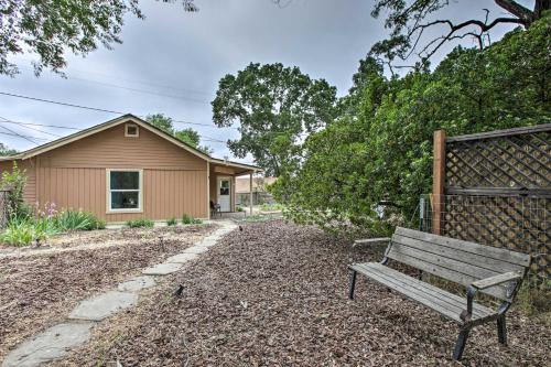 Atascadero Casa | Cozy Abode with Patio, 16 Mi to San Luis Obispo