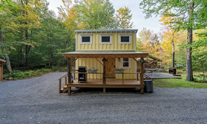 Brantingham Cabina | Cozy Adirondack Cottage for Two