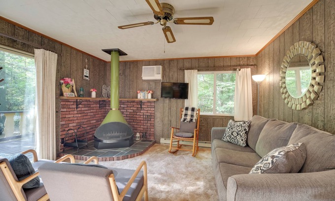 Jay Cabina | Cozy Adirondacks Cabin: Walk to Lake Eaton!