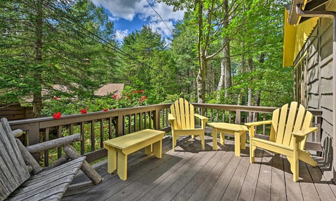 Schroon Lake Casa | Cozy ADK Cabin with Porch Walk to Schroon Lake!