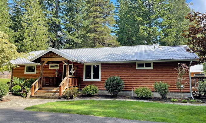 Riverbend Casa | Cozy Adult Retreat Cabin
